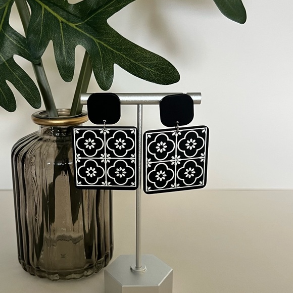 Classic Black & White Tile Flower Pattern Dangle Earrings -Elegant Drop Earrings - Picture 5 of 10
